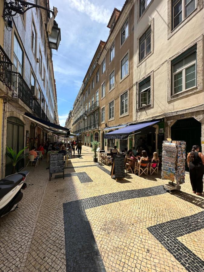 Downtown Flat With Design And Comfort At Downtown Lisbon Luaran gambar